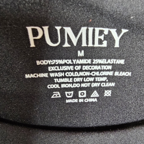 Pumiey Short-sleeve Fitted Tee - Picture 4 of 4